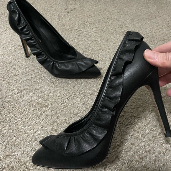 BCBGeneration Ruffle heels🖤 - Picture 5 of 5
